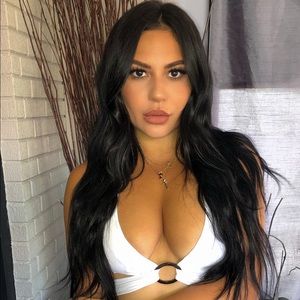 Meet your Posher, Aurelie